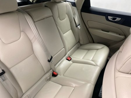 2023 Volvo XC60 2 YEARS VOLVO SELEKT WARRANTY T6 core PHEV 350hp €42,995 thumbnail