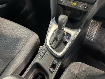 2024 Toyota Yaris Cross LUNA SPORT 4DR AUTO €30,950 thumbnail