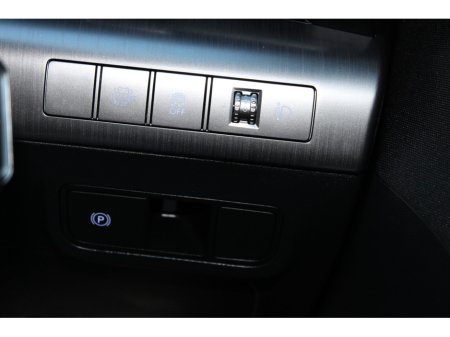 2024 Hyundai Kona 1.6 HYBRID Elegance Auto €32,950 thumbnail