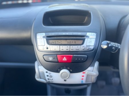 2011 Toyota Aygo - thumbnail 9