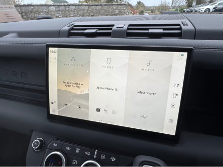 2025 Land Rover Defender P300e X-DYNAMIC SE URBAN SPEC PHEV AUTO €109,950 thumbnail