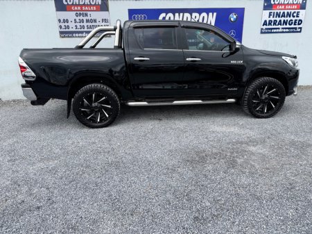 2016 Toyota Hilux - thumbnail 11