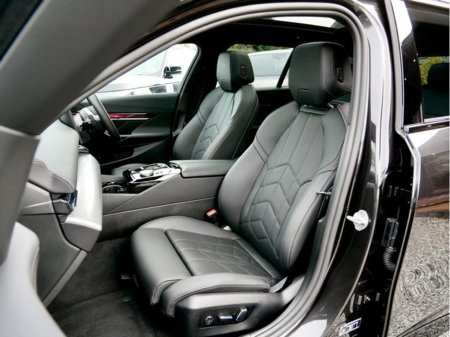 2025 BMW 5 Series - thumbnail 16