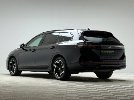 2025 Volkswagen Passat R-LINE 1.5 PHEV DSG €42,990 thumbnail