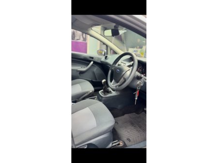 2011 Ford Fiesta - thumbnail 8