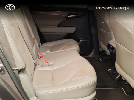 2022 Toyota Highlander HIGHLANDER SOL €69,995 thumbnail