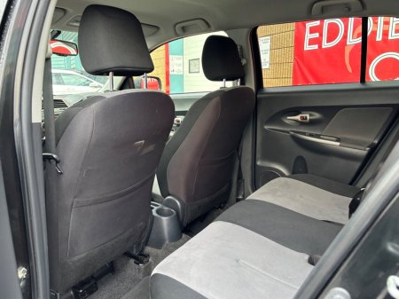 2011 Toyota Urban Cruiser - thumbnail 13