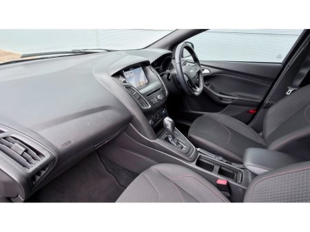 2017 Ford Focus - thumbnail 10