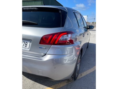 2017 Peugeot 308 - thumbnail 11