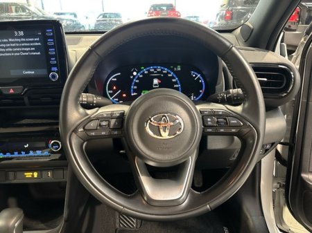 2023 Toyota Yaris Cross LUNA SPORT HYBRID AUTO €29,950 thumbnail