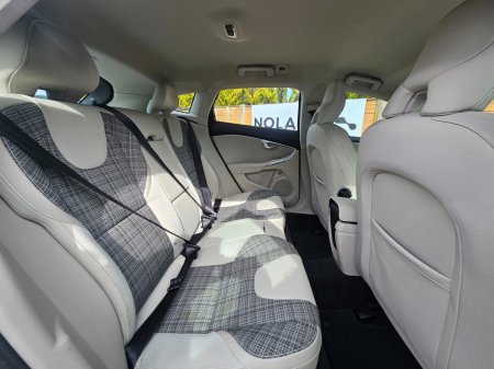 2019 Volvo V40 - thumbnail 19