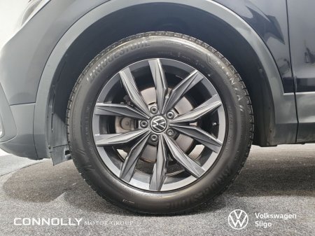 2023 Volkswagen Tiguan Allspace LIFE 2.0TDI 122HP €35,945 thumbnail