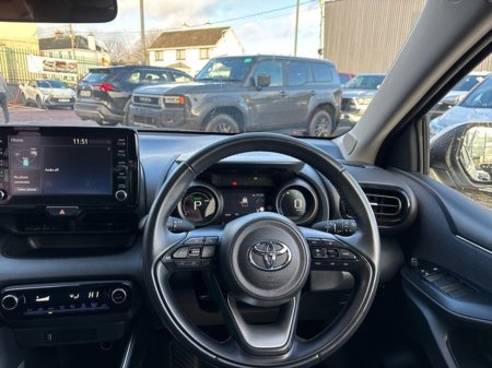 2023 Toyota Yaris FRESH SELECTION OF TRADE-INS YARIS CROSS LUNA €26,000 thumbnail