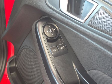 2014 Ford Fiesta - thumbnail 15