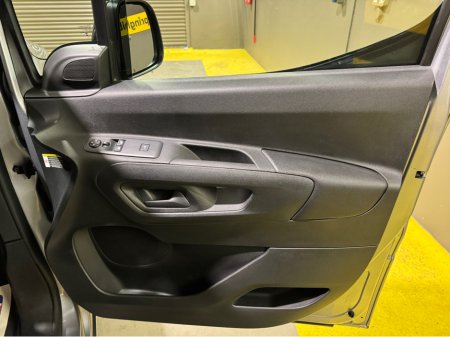 2024 Opel Combo SPORTIVE L1H1-1.5 100PS D-6SPEED TOP SPEC €19,950 thumbnail