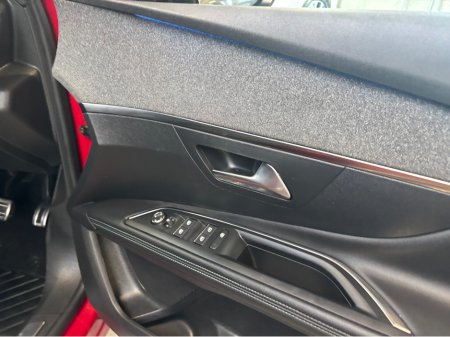 2023 Peugeot 3008 - thumbnail 5