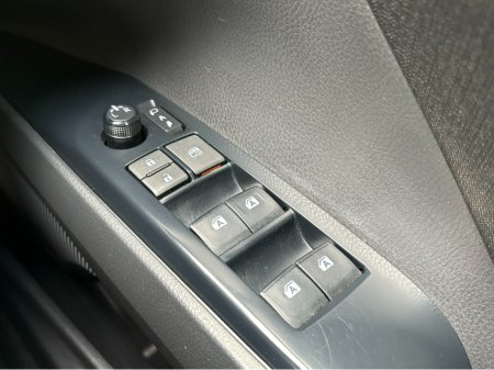 2020 Toyota Camry - thumbnail 18