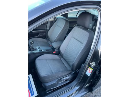 2021 Volkswagen Passat 2.0 TDI 150HP €15,950 thumbnail