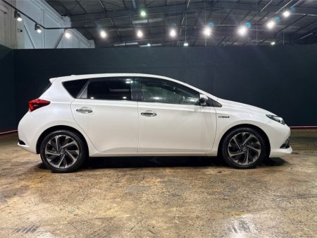 2017 Toyota Auris - thumbnail 2