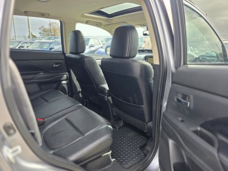 2014 Mitsubishi Outlander - thumbnail 18