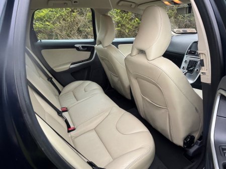 2017 Volvo XC60 - thumbnail 11