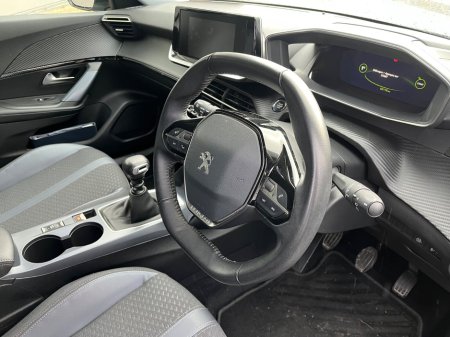 2020 Peugeot 2008 - thumbnail 6