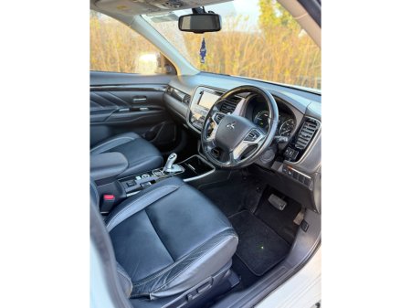 2017 Mitsubishi Outlander - thumbnail 6