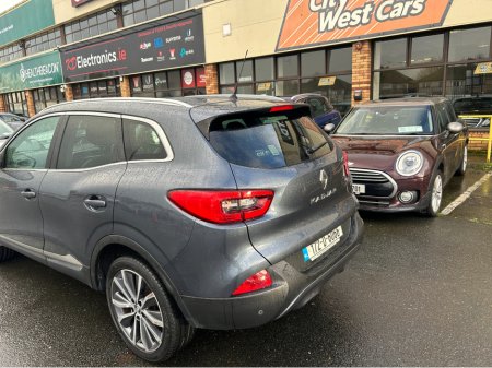 2017 Renault Kadjar AUTOMATIC///ONLY 99000KLMS//I OWNER IRISH CAR///NCT 2027///TAX 190E///TOP OF THE RANGE SIGNATURE MODEL///PAN ROOF///SAT NAV//REVERSE CAMER///STUNNING CAR €14,950 thumbnail