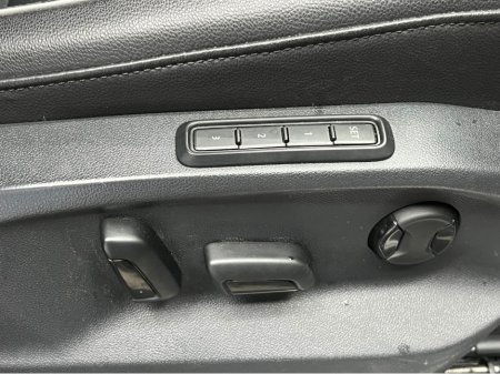 2018 Volkswagen Tiguan €24950! 2018 VW TIGUAN 2.0 TDI AUTOMATIC 4 MOTION HEATED LEATHER SEATS FRONT & REAR - CRUISE CONTROL - CARPLAY/ANDROID AUTO - REVERSE CAMERA - MEMORY SEATS - HEADS UP DISPLAY - €24,950 thumbnail