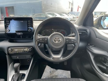 2023 Toyota Yaris 1.5 HYBRID LUNA 4DR AUTO €23,950 thumbnail