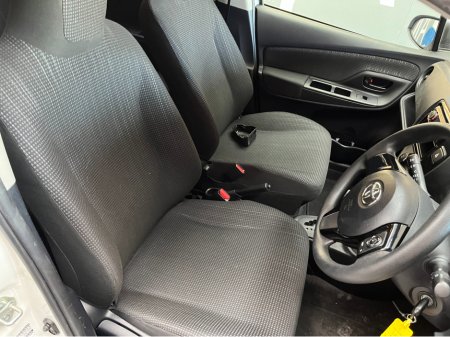 2019 Toyota Vitz - thumbnail 10