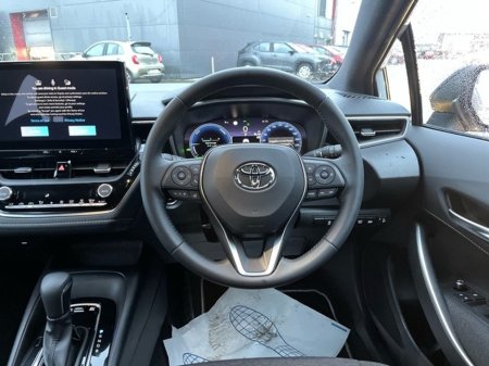 2025 Toyota Corolla COROLLA H/B LUNA €30,950 thumbnail