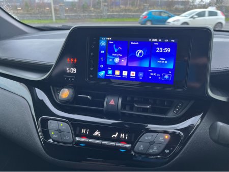 2019 Toyota C-HR 1.8 HYBRID AUTO VERY LOW KMS €19,450 thumbnail