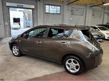 2017 Nissan Leaf - thumbnail 4