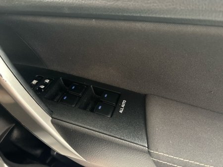 2016 Toyota Corolla - thumbnail 13