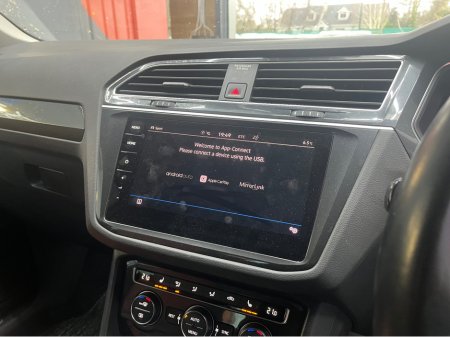 2019 Volkswagen Tiguan €25950! VW TIGUAN 2.0TDI HIGHLINE 4WD - Highline - Rear Heated Seats €25,950 thumbnail