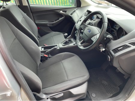 2017 Ford Focus - thumbnail 7