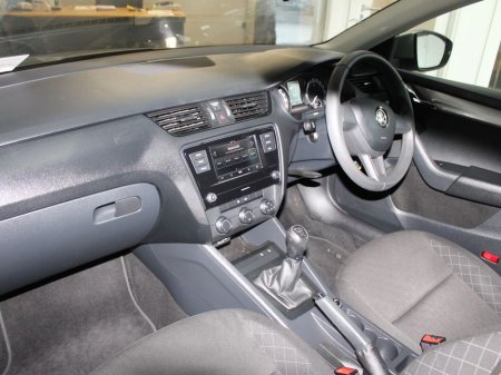 2019 Skoda Octavia - thumbnail 9