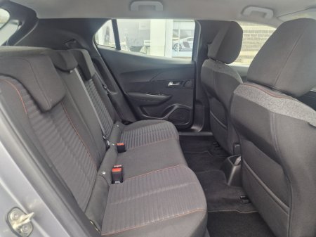 2021 Peugeot 2008 - thumbnail 17