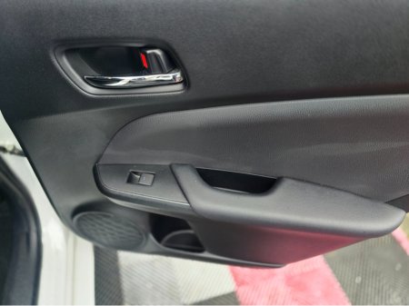 2020 Toyota Prius 6AA-ZVW51 €21,950 thumbnail