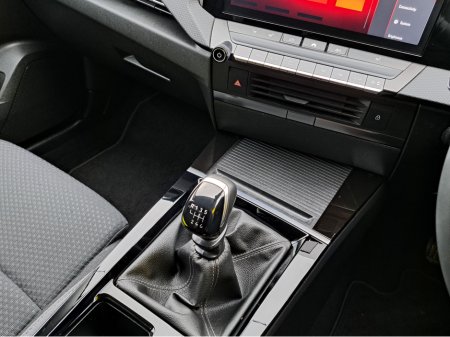 2025 Opel Astra ELEGANCE 1.2TURBO 110BHP **REVERSING CAMERA** €29,950 thumbnail