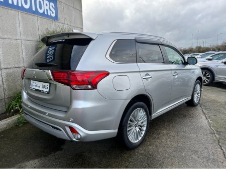 2019 Mitsubishi Outlander G PLUS AUTOMATIC 2.4 PETROL PLUG IN HYBRID //LOW MILES//KEYLESS ENTRY//REVERSE CAMERA//HEATED SEATS AND STEERING WHEEL//ADAPTIVE CRUISE CONTROL// €23,950