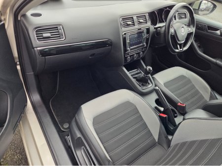 2016 Volkswagen Jetta HIGHLINE 2.0 TDI MANUAL 5SPEED 110BHP 4DR €8,990 thumbnail