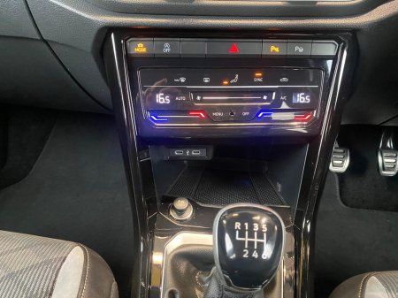 2023 Volkswagen T-Roc - thumbnail 16