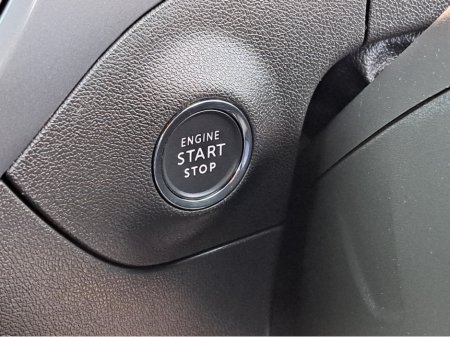 2022 Opel Crossland ULTIMATE 1.2TURBO 130BHP **LEATHER/SUEDE INTERIOR** €19,950 thumbnail