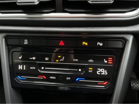 2023 Volkswagen T-Roc STYLE 1.0 PETROL //HIGH SPEC//HALF LEATHER HEATED SEATS//PANORAMIC GLASS ROOF//SAT NAV//REVERSE CAMERA// €27,950 thumbnail