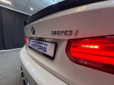 2017 BMW 3 Series - thumbnail 15