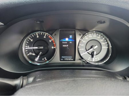 2022 Toyota Hilux 2.8 SR5 D/CAB AUTO 4DR €31,450 thumbnail