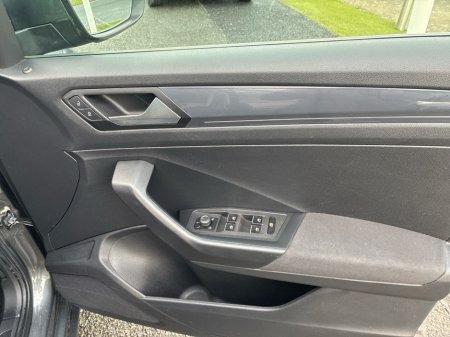 2019 Volkswagen T-Roc SPORT 1.0 TSI MANUAL 6SPEED FWD 115HP 5DR €20,950 thumbnail