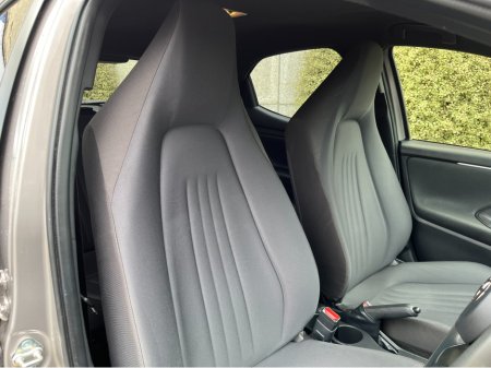 2021 Toyota Yaris - thumbnail 11